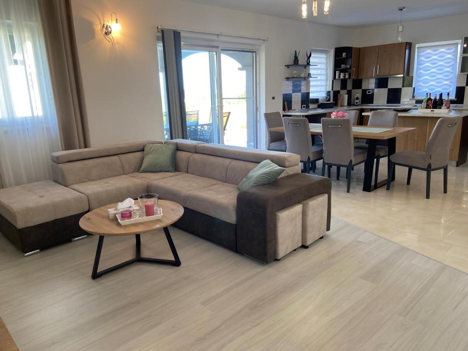 Holiday Home Mihaela Вишнян Экстерьер фото