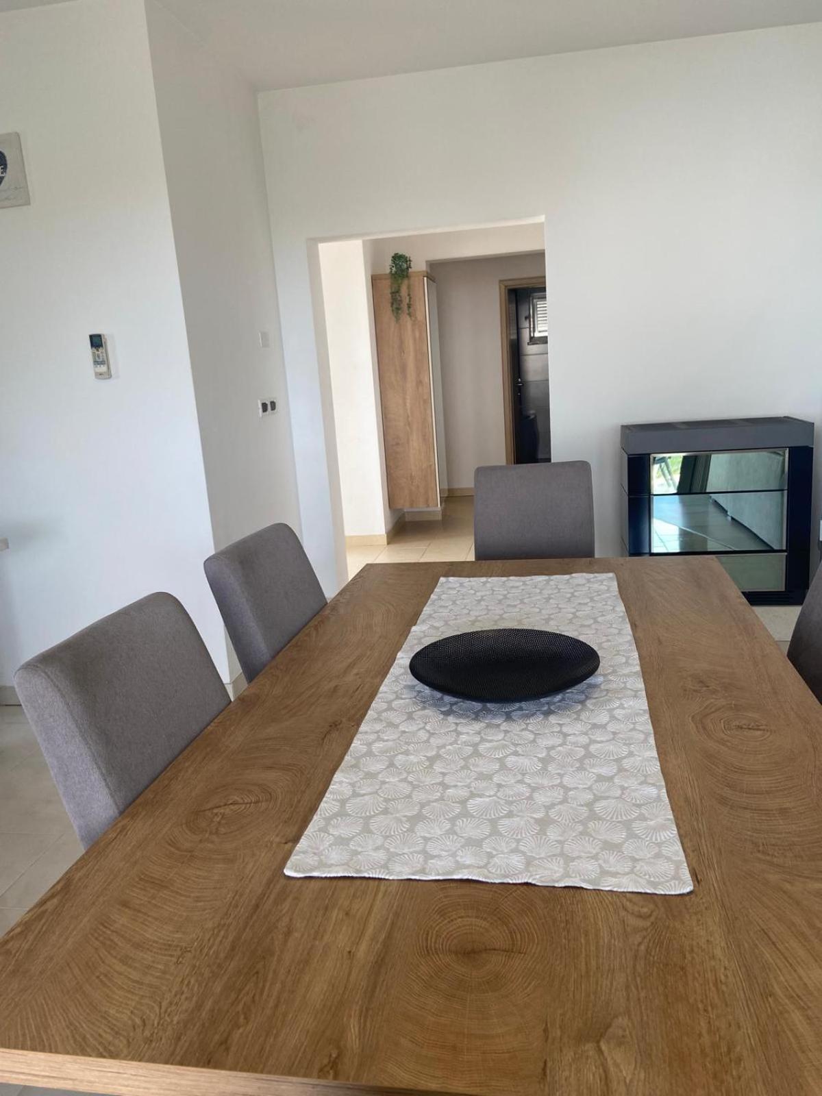 Holiday Home Mihaela Вишнян Экстерьер фото